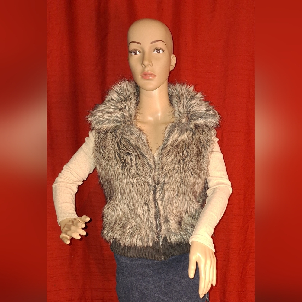Avenue/ brown/ vest / medium